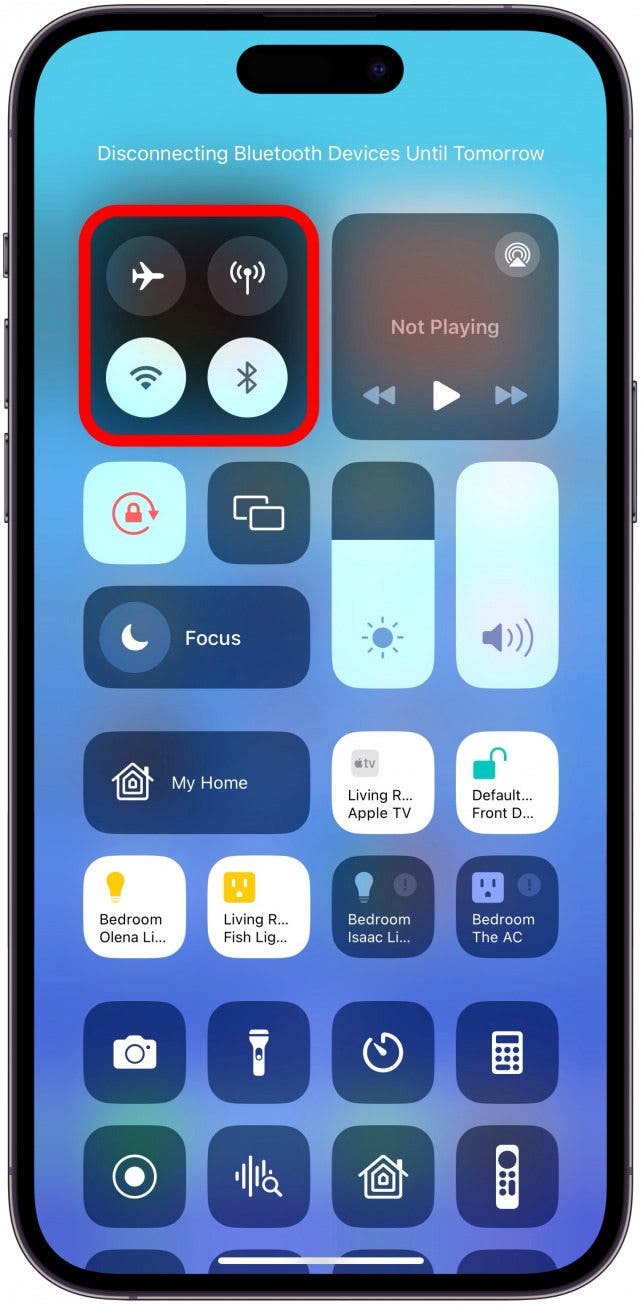Schalten Sie WLAN, Mobilfunk und Bluetooth auf Ihrem iPhone aus, warten Sie 30 Sekunden und schalten Sie sie dann wieder ein.
