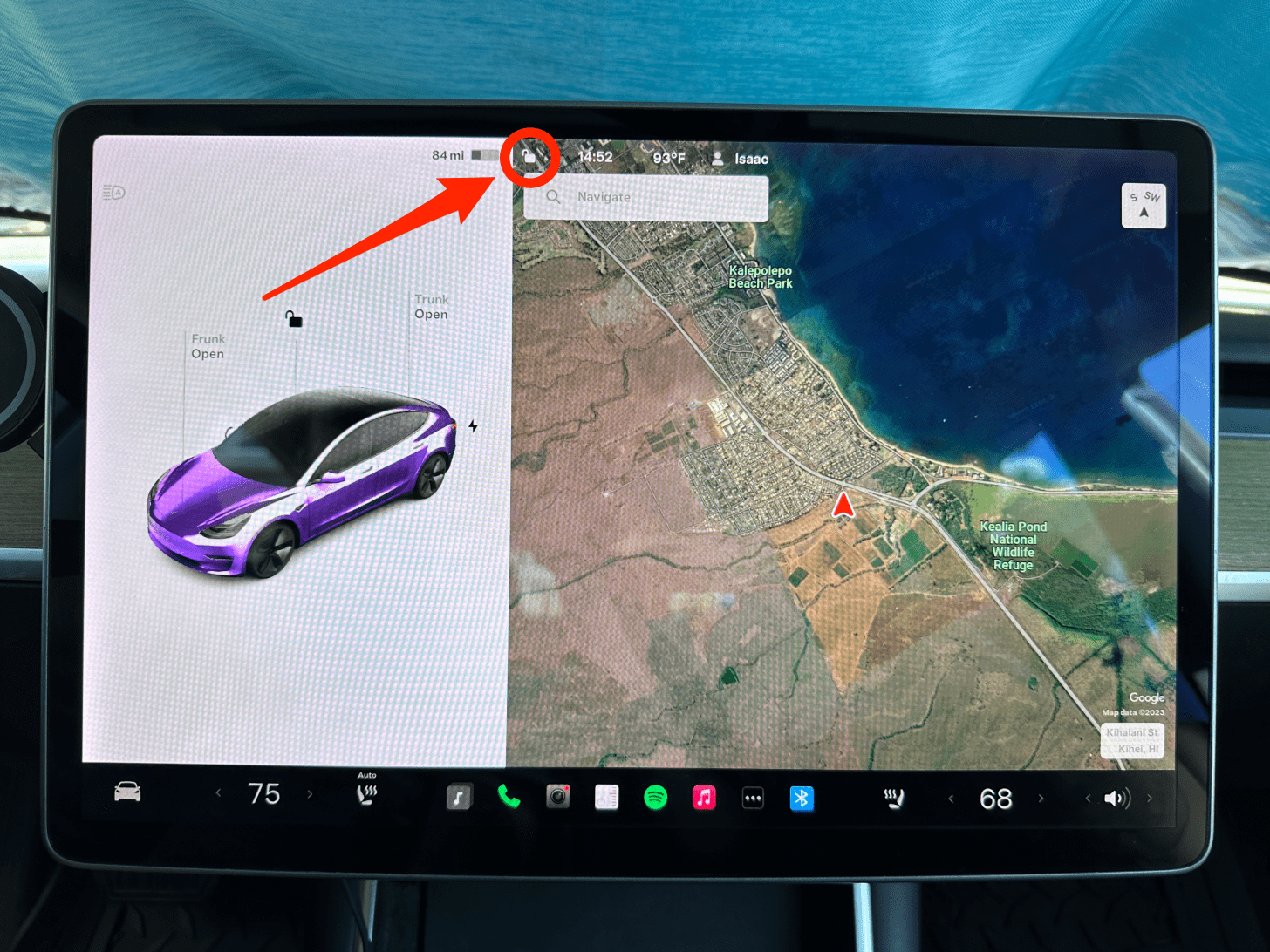 Tippen Sie auf dem Tesla-Display auf das Sperr-/Entsperrsymbol.