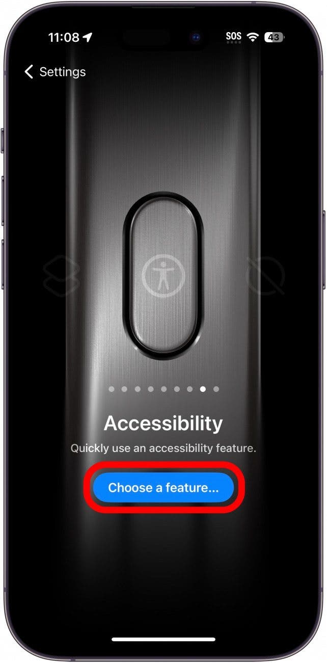 Die Einstellungen der iPhone-Aktionstasten zeigen die Barrierefreiheitseinstellung mit einem roten Kreis um die Option „Wählen Sie eine Funktion“ an
