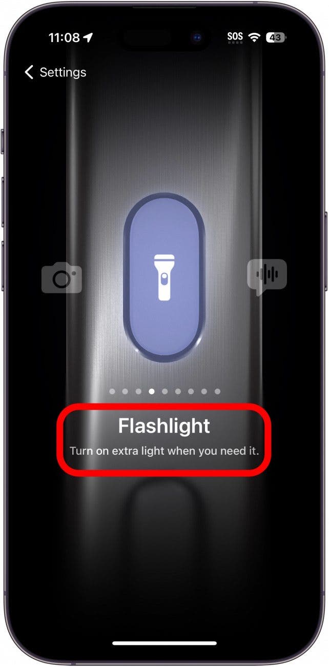 Einstellungen der iPhone-Aktionstaste, die die Taschenlampeneinstellung mit einem roten Kreis um die Beschreibung anzeigen