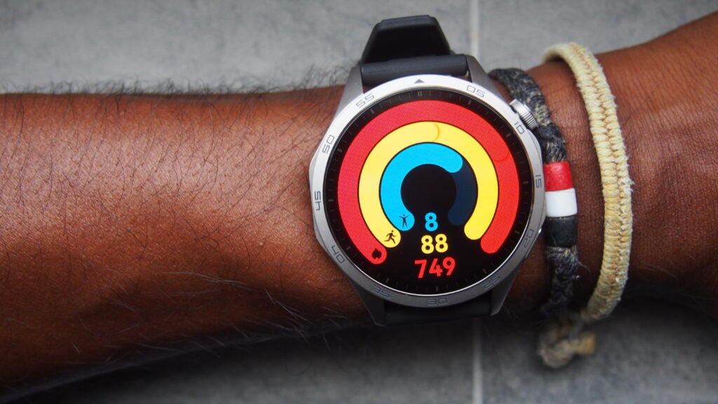 Die Huawei Watch GT 4 nutzt ein leicht verständliches Ringsystem für Fitness