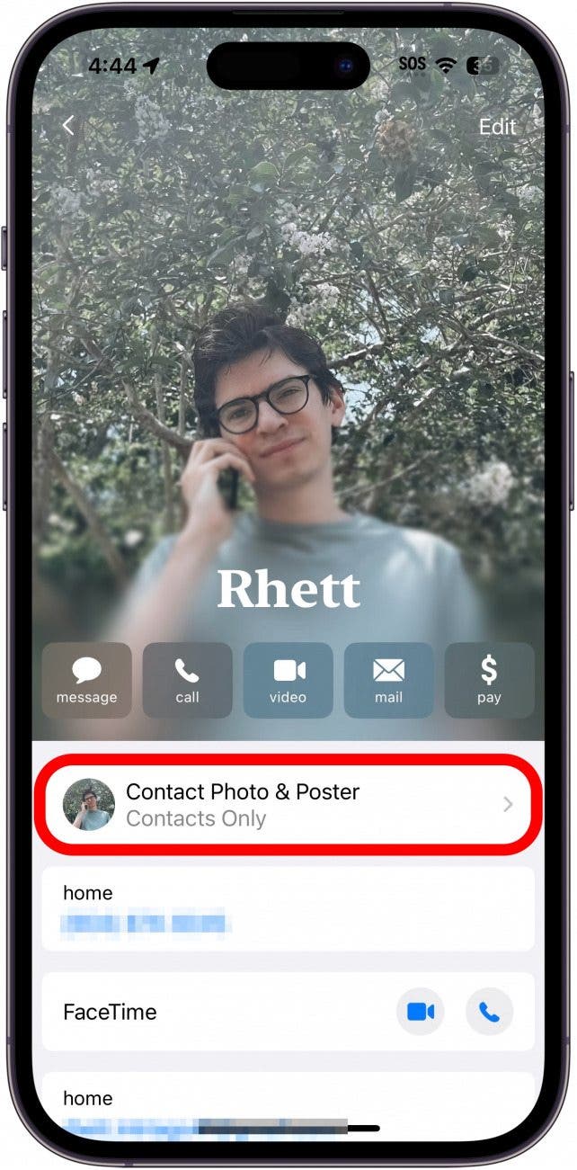 iPhone-Kontaktkarte mit rot eingekreister Schaltfläche für Kontaktfoto und Poster