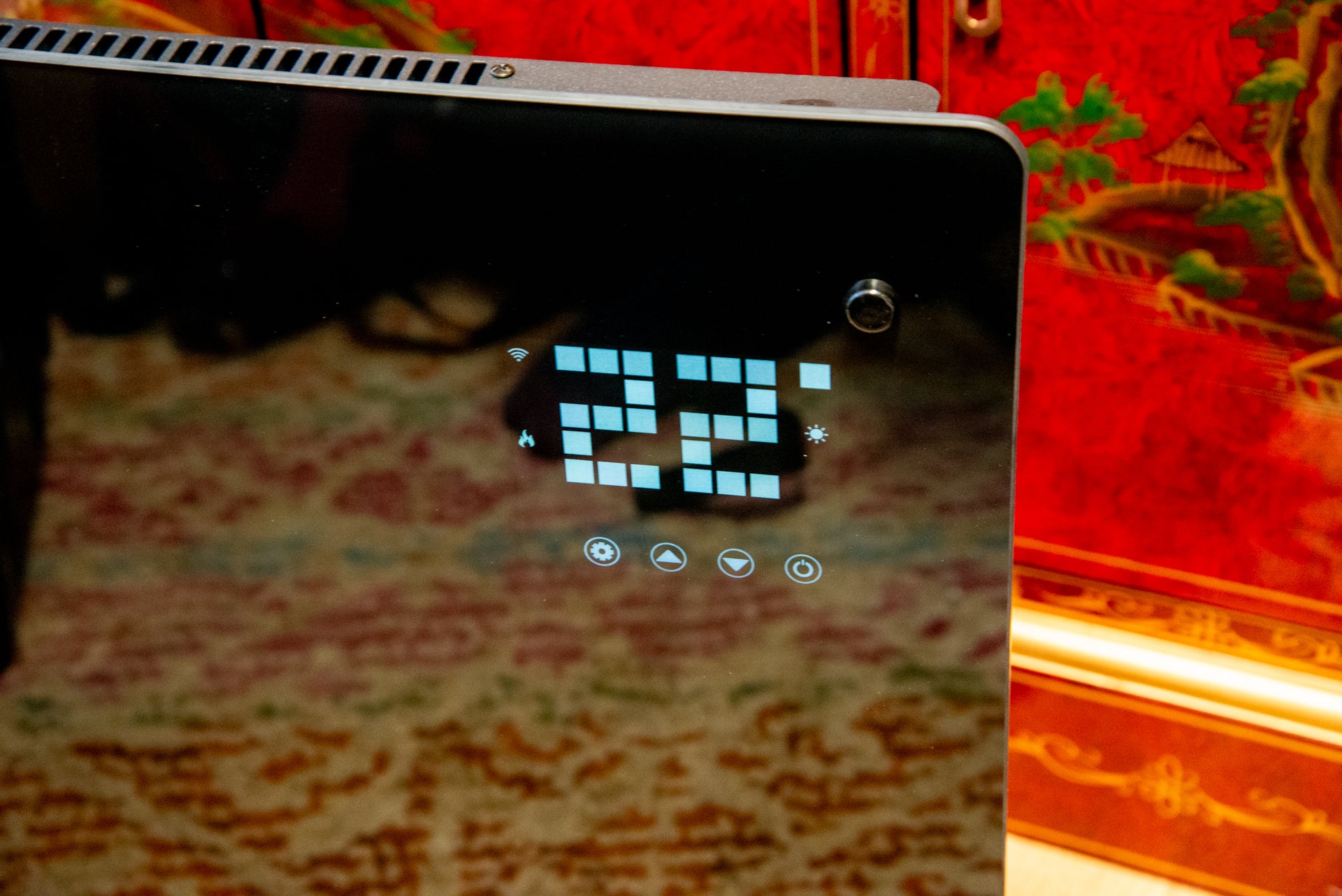 Devola Smart WiFi Platinum 1,5 kW Glasplattenheizung, LCD und Bedienelemente