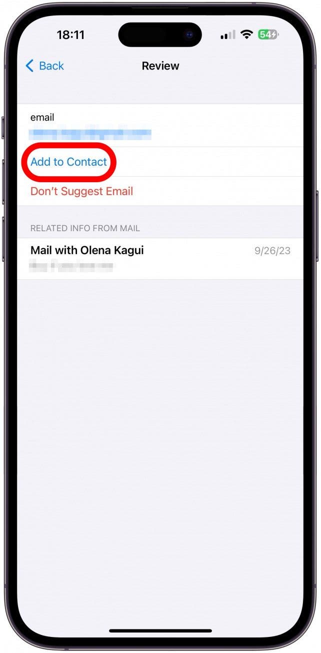 Wenn Sie auf die Siri-Vorschläge tippen, wird die Option „Zu Kontakt hinzufügen“ angezeigt, wenn Sie sie in Ihre Kontaktkarte aufnehmen möchten. 