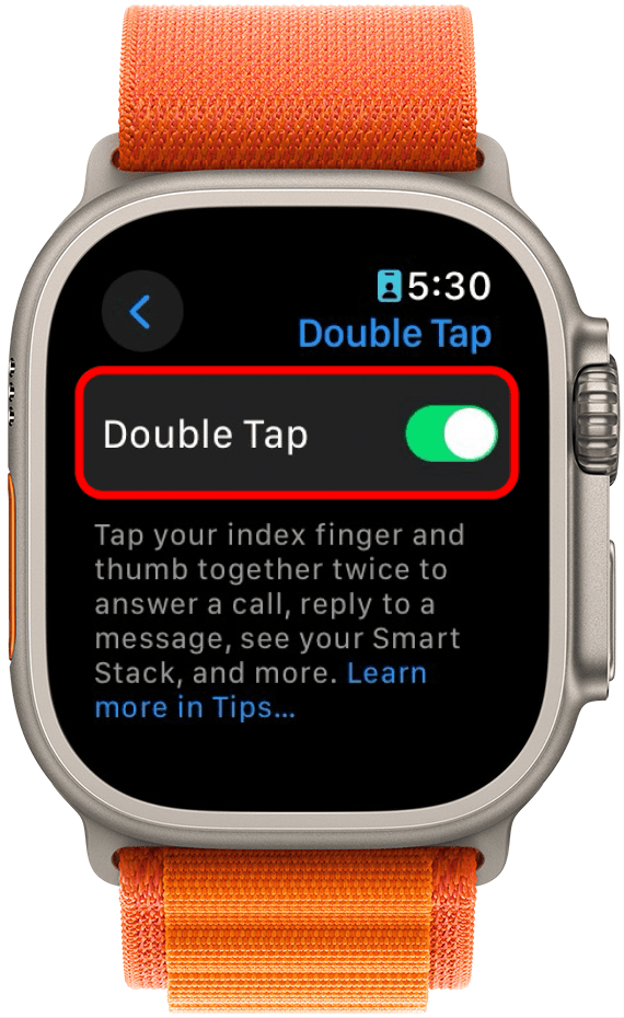 Doppeltipp-Einstellungen für die Apple Watch mit rot eingekreistem Doppeltipp-Schalter