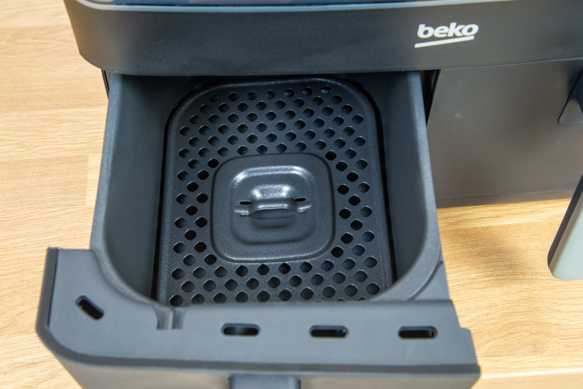 Schublade der Beko ExpertFry Dual-Zone-Luftfritteuse