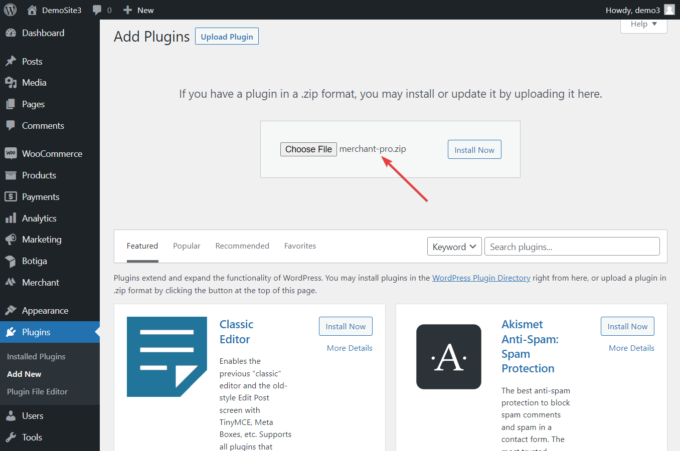 Bildschirm „Plugin hochladen“ im WordPress-Administrationsbereich mit dem Merchant Pro-Plugin
