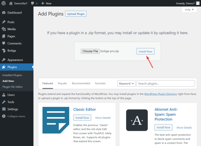 Screenshot der Seite „Plugins hinzufügen“, der zeigt, wie das Botiga Pro-Plugin hochgeladen und installiert wird