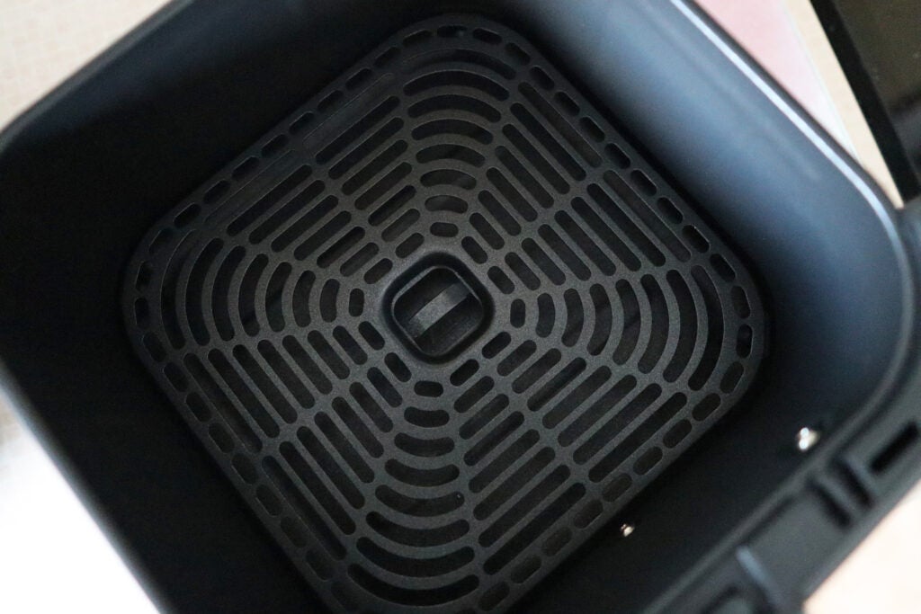 Korb mit Crisper-Platte – Cosori 6L Turbo Blaze Heißluftfritteuse
