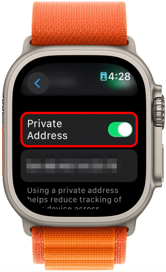 Wi-Fi-Netzwerkeinstellungen der Apple Watch mit rot eingekreistem Schalter für private Adressen