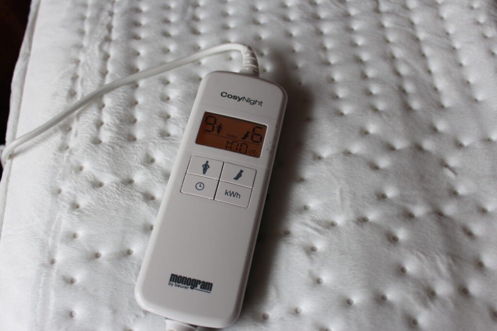 Monogram by Beurer Konnect Smart Blanket zur Einstellung der Körper- und Fußtemperatur