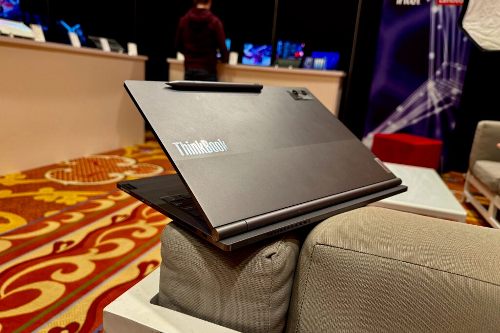 Rückseite des Lenovo ThinkBook Plus Gen 5 Hybrid