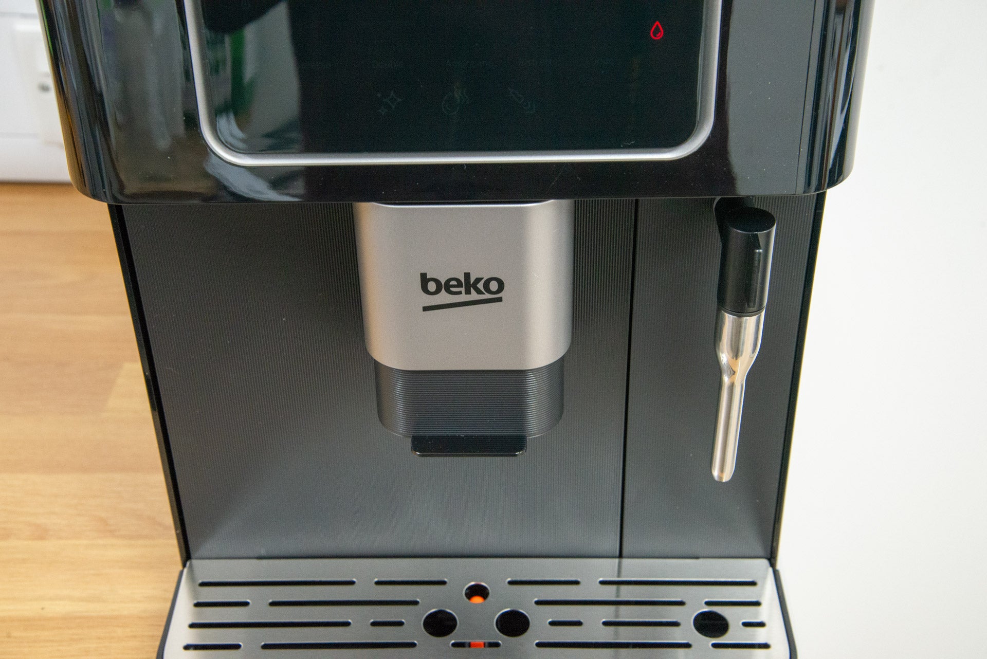 Beko CaffeExperto Bean To Cup Kaffeemaschine Dampfstabauslauf