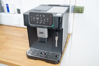 1705448221 Beko CaffeExperto Bohnen zu Tassen Kaffeemaschine im Test
