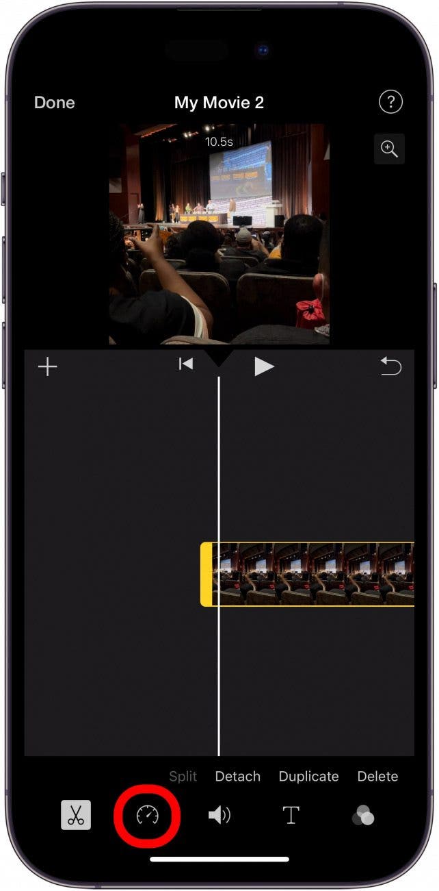 iPhone-Imovie-App mit rot eingekreister Schaltfläche für die Wiedergabegeschwindigkeit
