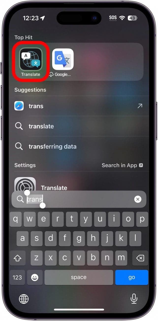 iPhone-Spotlight-Suche mit rot eingekreister Übersetzungs-App