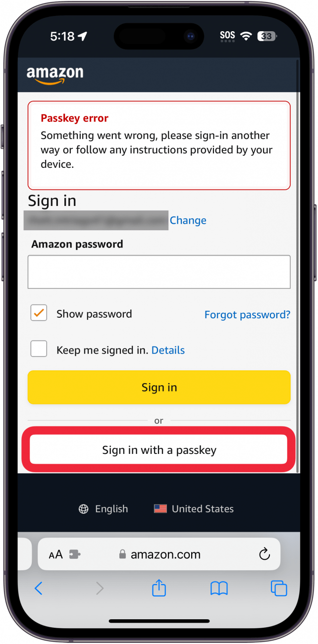Die Amazon-Anmeldeseite wird in Safari mit der rot eingekreisten Schaltfläche „Mit einem Passwort anmelden“ geöffnet