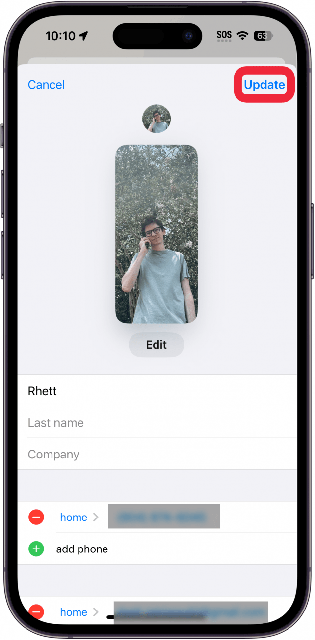 iPhone-Kontaktkarte mit einem roten Kästchen um die Update-Schaltfläche