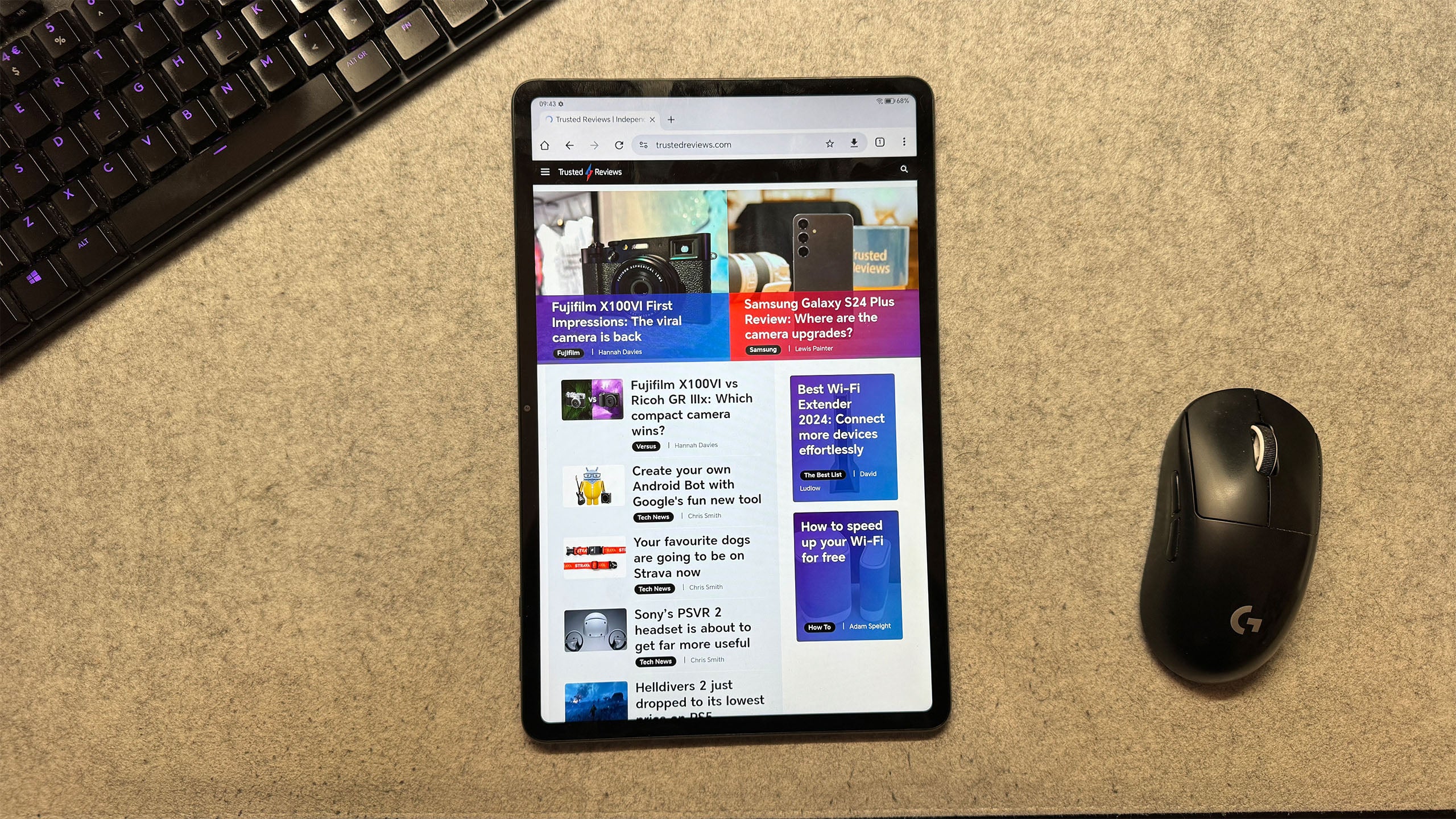 Honor Pad 9-Tablet mit der Website „Themelocal“ sowie Tastatur und Maus.