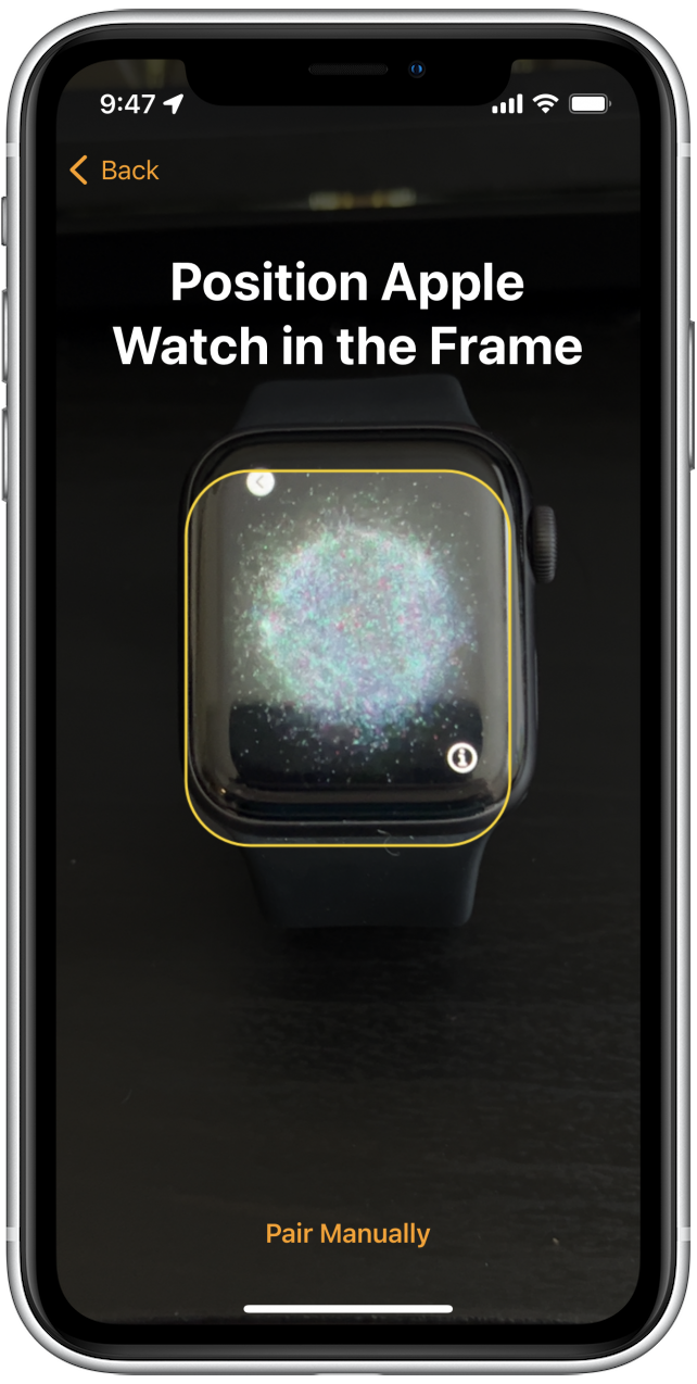 Richten Sie Ihre Apple Watch im Rahmen Ihres iPhone-Bildschirms aus. 