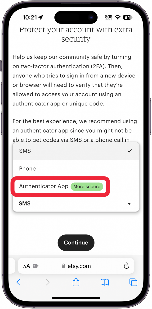 iPhone Safari mit Etsy-Einrichtung der Multi-Faktor-Authentifizierung mit einem erweiterten Dropdown-Menü und einem roten Kästchen um die Authentifizierungs-App