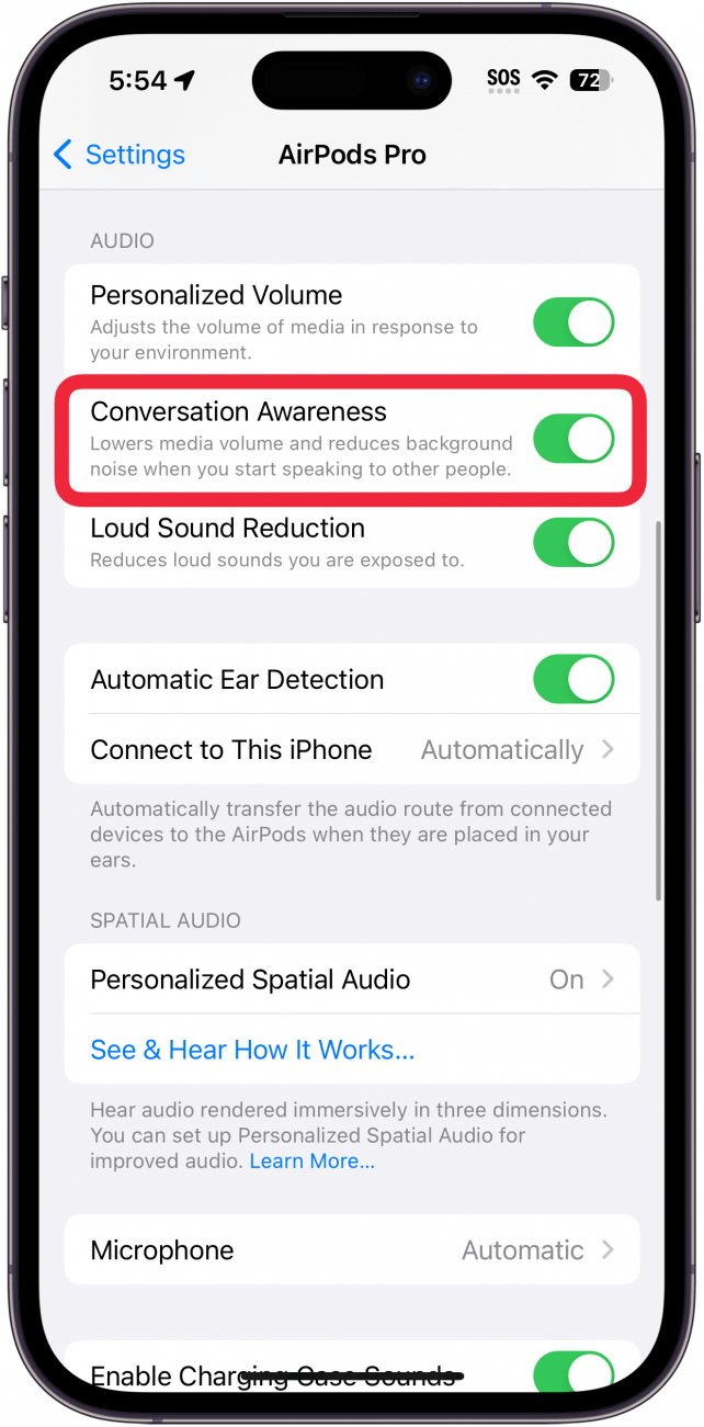 Einstellungsbildschirm für iPhone Airpods mit einem roten Kästchen um den Schalter „Konversationsbewusstsein“.