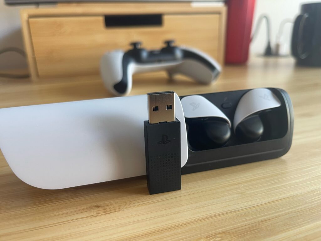 PlayStation Pulse Explore mit PlayStation Link-Dongle