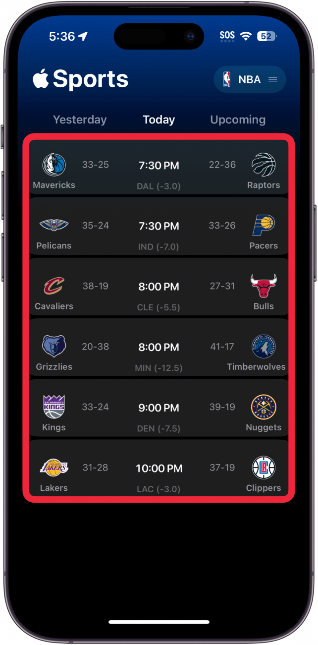iPhone-Sport-App mit einem roten Kästchen um die aktuellen Mannschaftsergebnisse