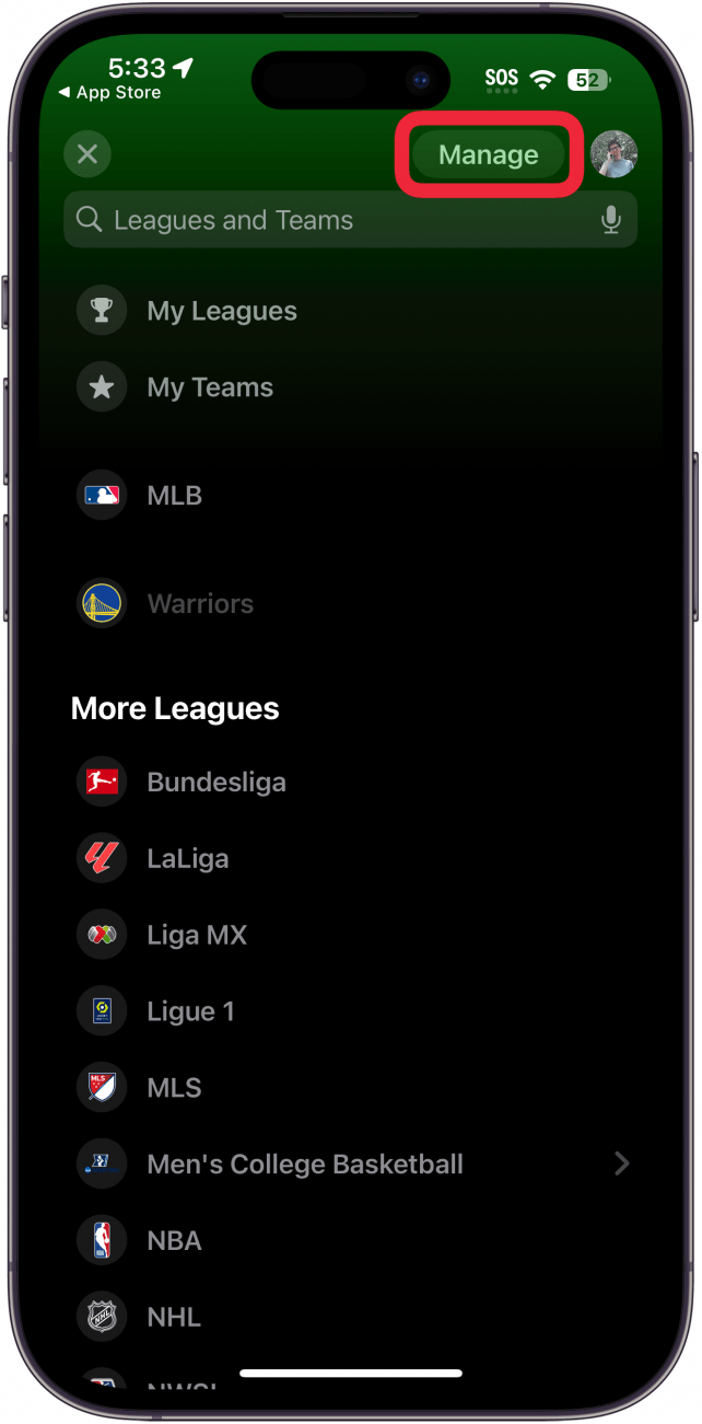 iPhone-Sport-App, die Ligen und Teams mit einem roten Kästchen um die Schaltfläche „Verwalten“ anzeigt