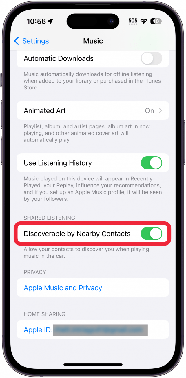 iPhone-Musikeinstellungen mit einem roten Kästchen um den Schalter, der für Kontakte in der Nähe erkennbar ist