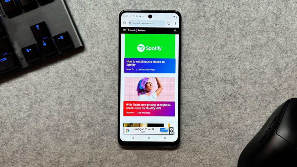 Motorola Moto G34 5G beim Durchsuchen der Themelocal-Website