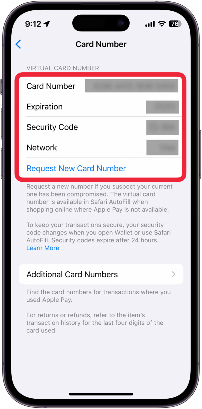 Bildschirm mit der Apple-Cash-Kartennummer mit einem roten Kästchen um die Kartennummer, das Ablaufdatum und den Sicherheitscode 