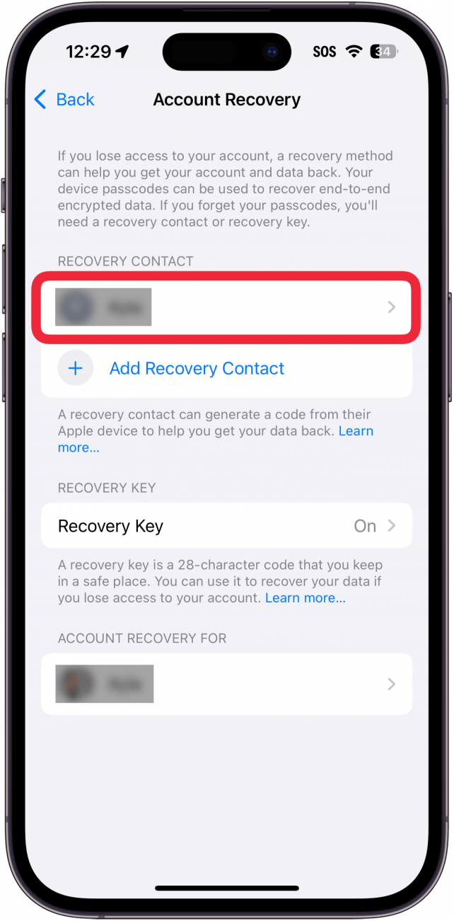 Wiederherstellungseinstellungen für das iPhone-Apple-ID-Konto mit einem roten Kästchen um den Kontaktnamen