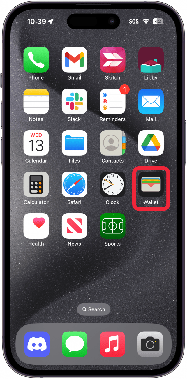 iPhone-Startbildschirm mit rot eingekreister Wallet-App