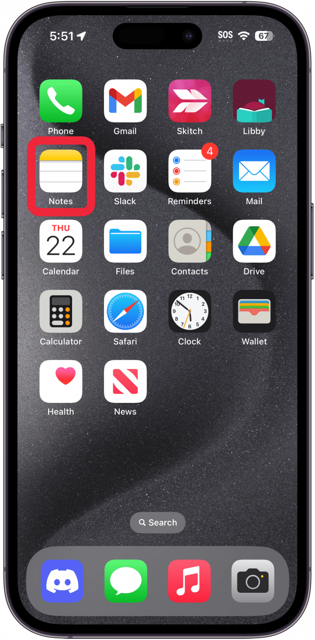 iPhone-Startbildschirm mit einem roten Kästchen um die Notizen-App