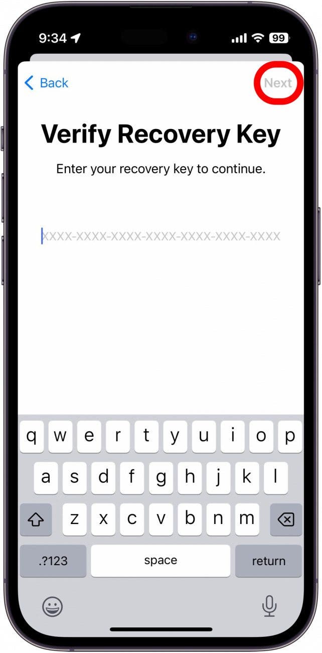 Bildschirm zur Einrichtung des iPhone-Wiederherstellungsschlüssels zur Überprüfung des Schlüssels mit einem roten Kästchen um die Schaltfläche „Weiter“.