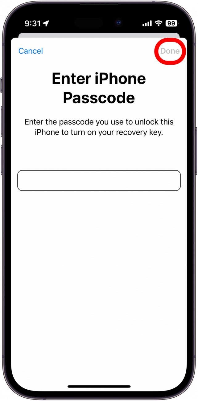Einrichtung des iPhone-Wiederherstellungsschlüssels, wobei der Benutzer aufgefordert wird, seinen iPhone-Passcode mit einem roten Kästchen um die Schaltfläche „Weiter“ einzugeben