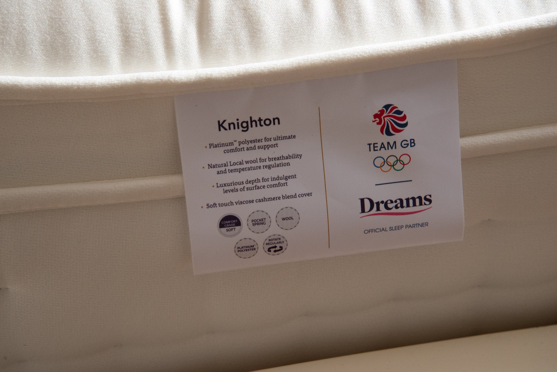 Dreams Dream Team Gold Knighton Taschenfederkernmatratze mit Anhänger