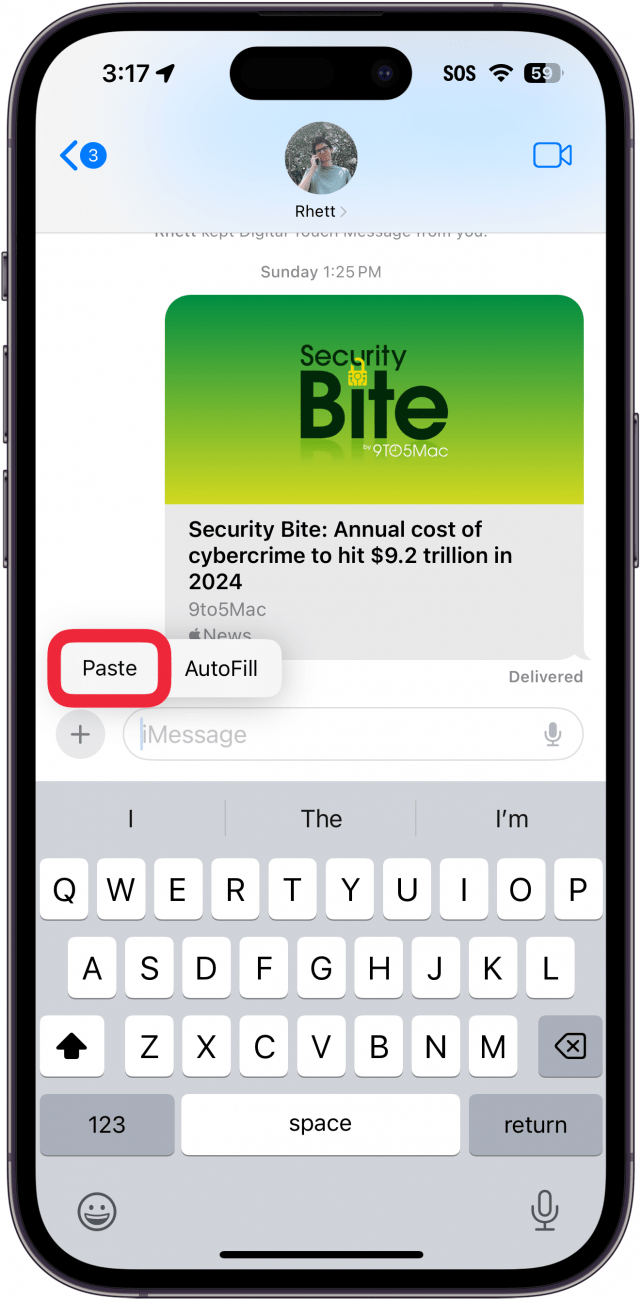iPhone-Nachrichten-App-Konversation mit einem roten Kästchen um die Schaltfläche „Einfügen“.